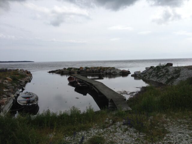 kleiner Hafen an der Küste