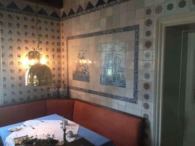 Die Gaststube mit alten friesischen Fliesen